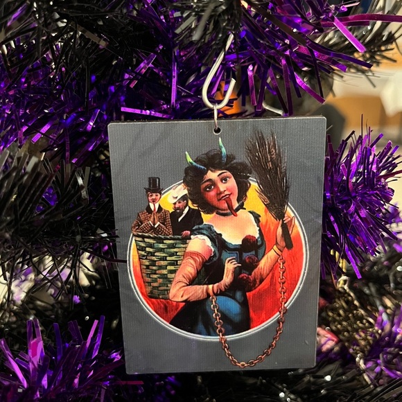 Krampus Ornament Set, Retro Krampus Postcard Greeting Holiday Ornament set - Picture 10 of 13